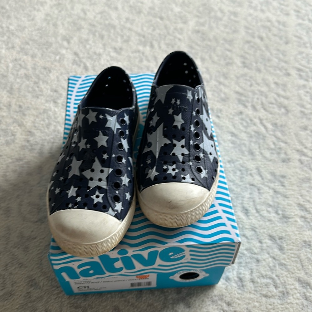 Native unisex Jefferson water shoes size C11
